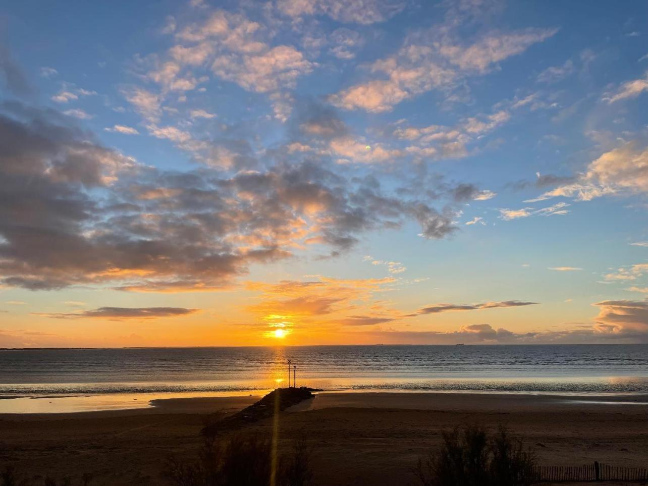 Acadie Saint Victor - Hotel Restaurant - Face Mer - Chatelaillon Plage 外观 照片